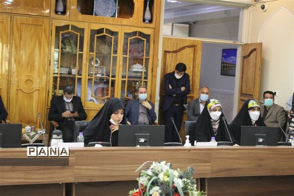 دیدار مسئولان و نمایندگان تشکل‌های دانش‌آموزی با استاندار اصفهان