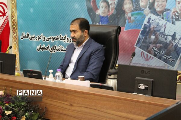 دیدار مسئولان و نمایندگان تشکل‌های دانش‌آموزی با استاندار اصفهان
