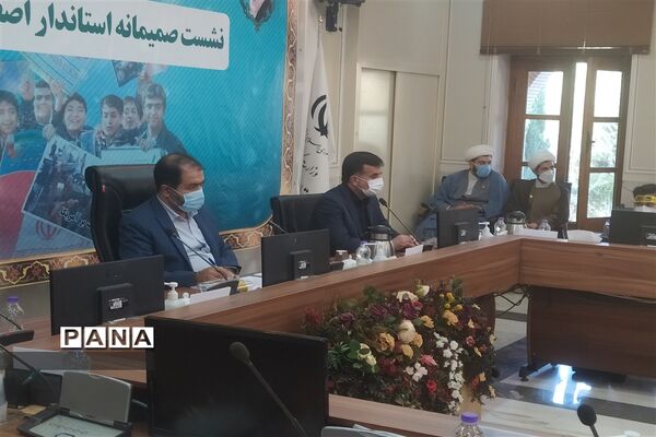 دیدار مسئولان و نمایندگان تشکل‌های دانش‌آموزی با استاندار اصفهان