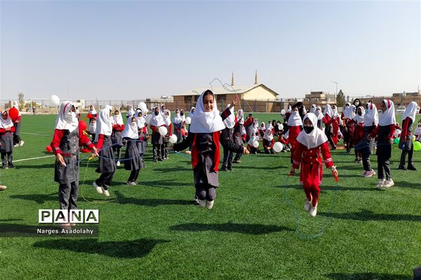 برگزاری جشن  روز دانش‌آموز به همت دبستان دخترانه معلم شهید حسن احمدی شهرستان زیرکوه