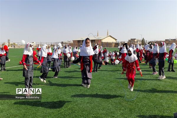 برگزاری جشن  روز دانش‌آموز به همت دبستان دخترانه معلم شهید حسن احمدی شهرستان زیرکوه