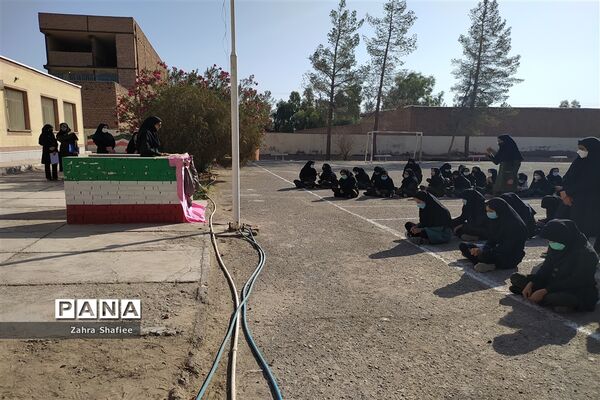 نواختن زنگ استکبار ستیزی در مدرسه نمونه دولتی فروغ علم شهرستان نهبندان