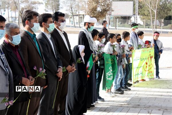 عطرافشانی گلزارشهدای ابرکوه به مناسبت روز 13 آبان