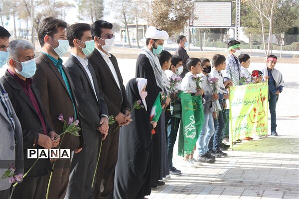 عطرافشانی گلزارشهدای ابرکوه به مناسبت روز 13 آبان