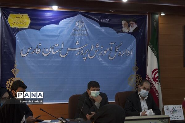 نشست صمیمانه مدیر‌کل آموزش و پرورش استان فارس با نمایندگان تشکل‌های دانش آموزی