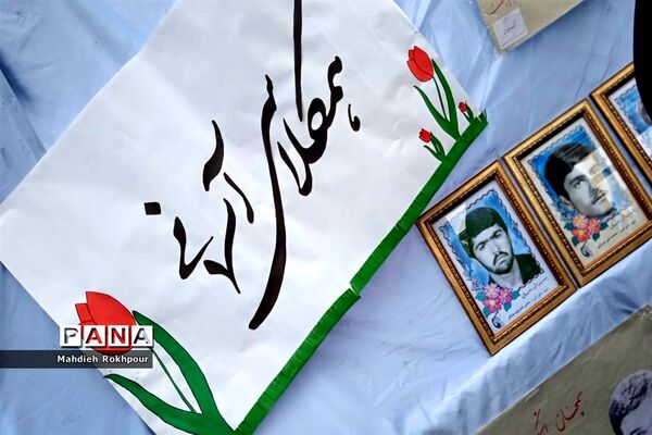 تریبون آزاد دختران انجمنی دبیرستان نرجسیه بیرجند در حاشیه راهپیمایی 13آبان