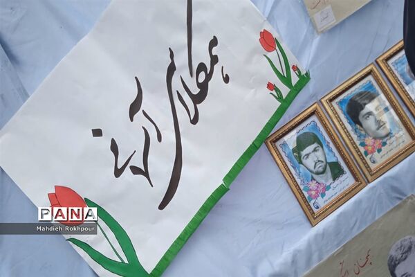 تریبون آزاد دختران انجمنی دبیرستان نرجسیه بیرجند در حاشیه راهپیمایی 13آبان