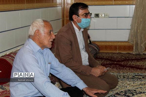 دیدار رئیس سازمان دانش‌آموزی کهگیلویه و بویراحمد با خانواده شهدای دانش‌آموز دهدشت