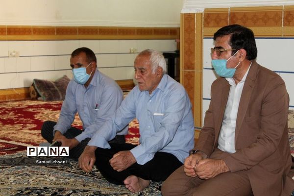 دیدار رئیس سازمان دانش‌آموزی کهگیلویه و بویراحمد با خانواده شهدای دانش‌آموز دهدشت