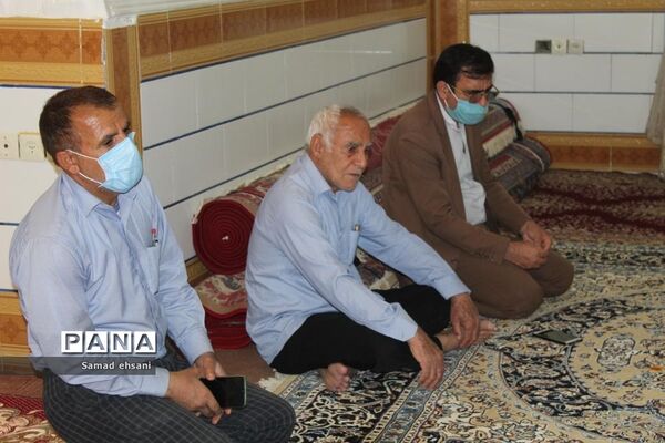 دیدار رئیس سازمان دانش‌آموزی کهگیلویه و بویراحمد با خانواده شهدای دانش‌آموز دهدشت
