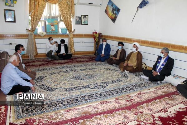 دیدار رئیس سازمان دانش‌آموزی کهگیلویه و بویراحمد با خانواده شهدای دانش‌آموز دهدشت