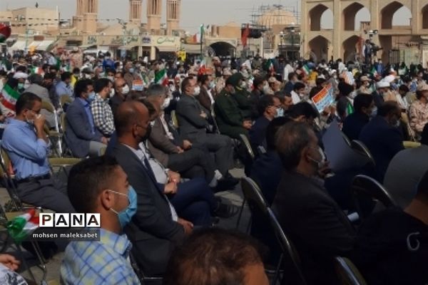 حضور دانش‌آموزان پیشتاز استان یزد در راهپیمایی ۱۳ آبان