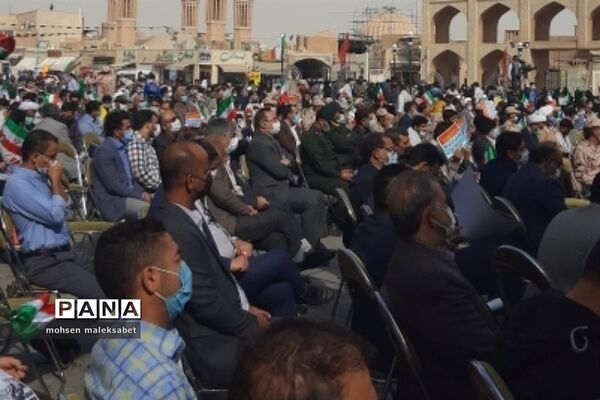 حضور دانش‌آموزان پیشتاز استان یزد در راهپیمایی ۱۳ آبان