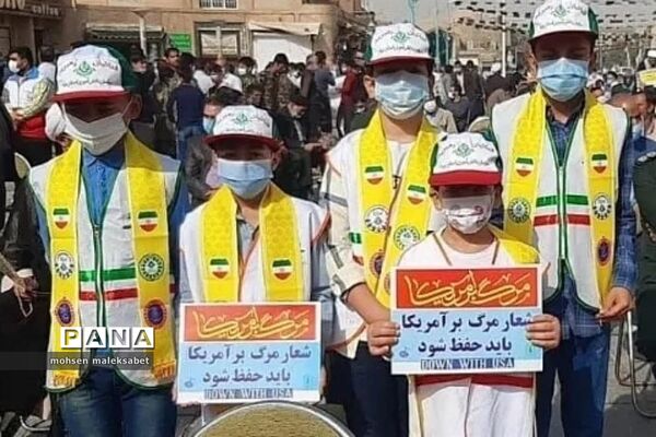 حضور دانش‌آموزان پیشتاز استان یزد در راهپیمایی ۱۳ آبان
