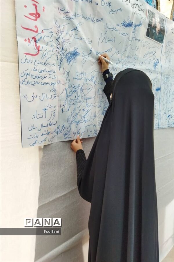 برگزاری مراسم ۱۳ آبان با حضور دانش‌آموزان در نجف آباد