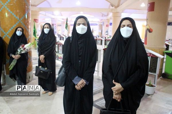 عطرافشانی قبور مطهر شهدا و تجدید میثاق با گلگون کفنان دفاع مقدس در بوشهر