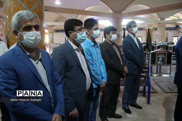 عطرافشانی قبور مطهر شهدا و تجدید میثاق با گلگون کفنان دفاع مقدس در بوشهر