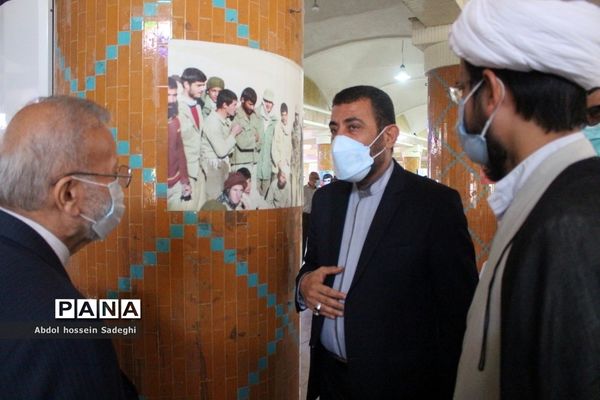 عطرافشانی قبور مطهر شهدا و تجدید میثاق با گلگون کفنان دفاع مقدس در بوشهر