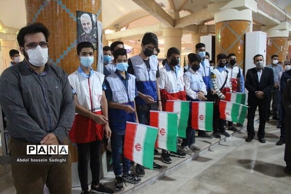 عطرافشانی قبور مطهر شهدا و تجدید میثاق با گلگون کفنان دفاع مقدس در بوشهر