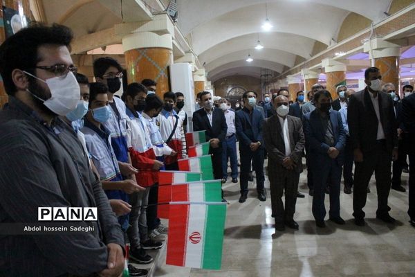 عطرافشانی قبور مطهر شهدا و تجدید میثاق با گلگون کفنان دفاع مقدس در بوشهر