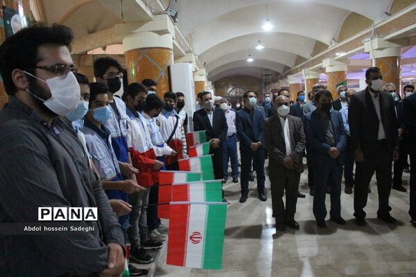 عطرافشانی قبور مطهر شهدا و تجدید میثاق با گلگون کفنان دفاع مقدس در بوشهر