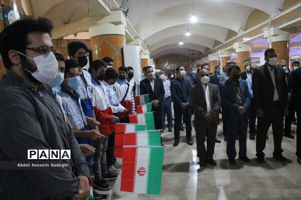 عطرافشانی قبور مطهر شهدا و تجدید میثاق با گلگون کفنان دفاع مقدس در بوشهر