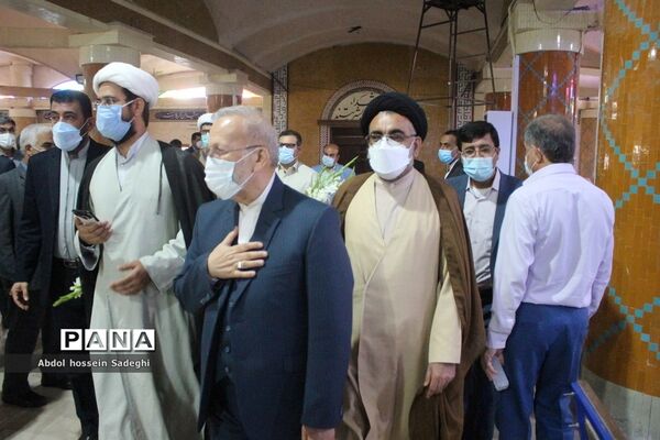 عطرافشانی قبور مطهر شهدا و تجدید میثاق با گلگون کفنان دفاع مقدس در بوشهر
