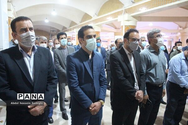 عطرافشانی قبور مطهر شهدا و تجدید میثاق با گلگون کفنان دفاع مقدس در بوشهر