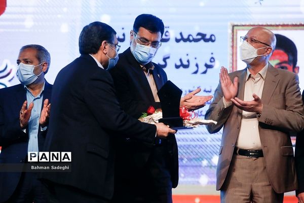 ششمین همایش ملی تجلیل از رتبه های کنکور زیر 100 شاهد و ایثارگر