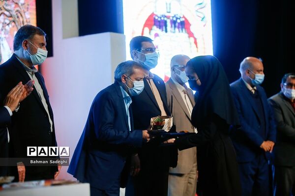 ششمین همایش ملی تجلیل از رتبه های کنکور زیر 100 شاهد و ایثارگر