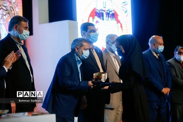 ششمین همایش ملی تجلیل از رتبه های کنکور زیر 100 شاهد و ایثارگر