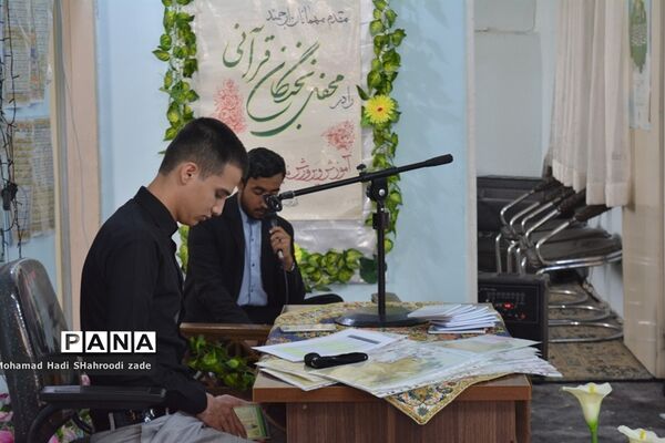 مراسم تقدیر از منتخبان مسابقات قرآن عترت و نماز سال قبل در مکان دارالقرآن ناحیه یک مشهد مقدس
