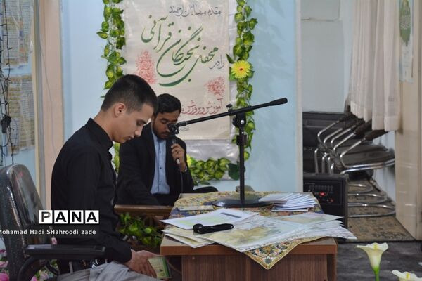 مراسم تقدیر از منتخبان مسابقات قرآن عترت و نماز سال قبل در مکان دارالقرآن ناحیه یک مشهد مقدس