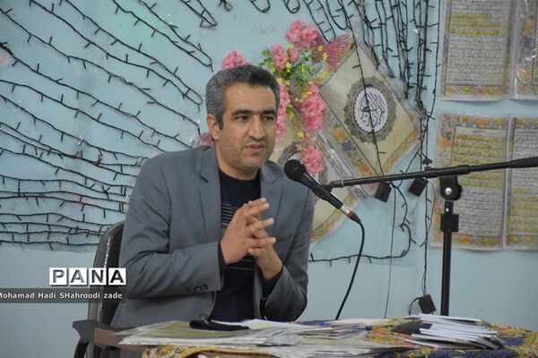 مراسم تقدیر از منتخبان مسابقات قرآن عترت و نماز سال قبل در مکان دارالقرآن ناحیه یک مشهد مقدس