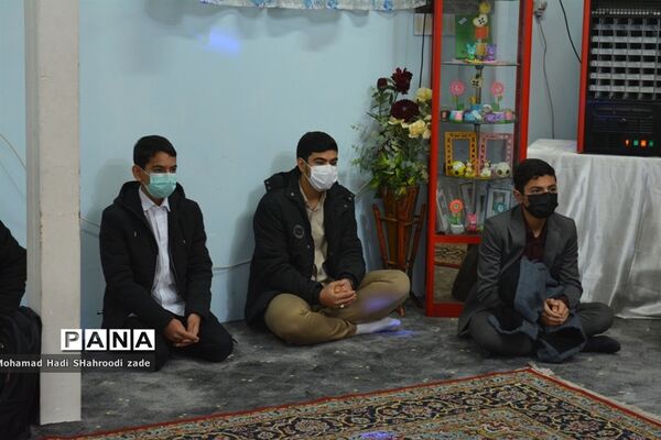 مراسم تقدیر از منتخبان مسابقات قرآن عترت و نماز سال قبل در مکان دارالقرآن ناحیه یک مشهد مقدس