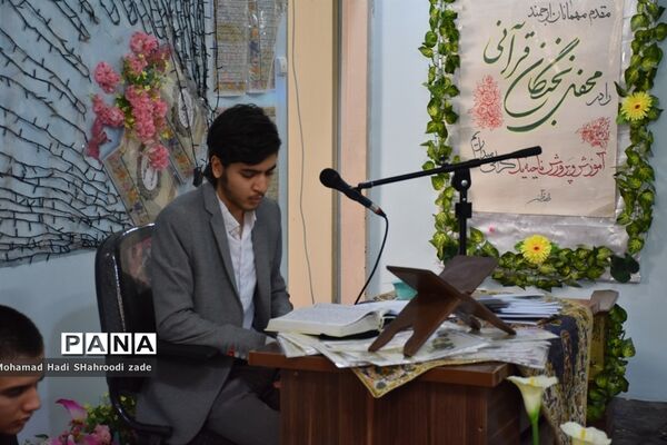 مراسم تقدیر از منتخبان مسابقات قرآن عترت و نماز سال قبل در مکان دارالقرآن ناحیه یک مشهد مقدس