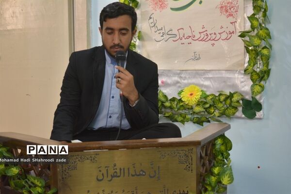 مراسم تقدیر از منتخبان مسابقات قرآن عترت و نماز سال قبل در مکان دارالقرآن ناحیه یک مشهد مقدس