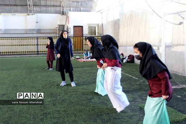 گرامیداشت هفته ملی مازندران به همت دانش‌آموزان دبیرستان مائده گلوگاه