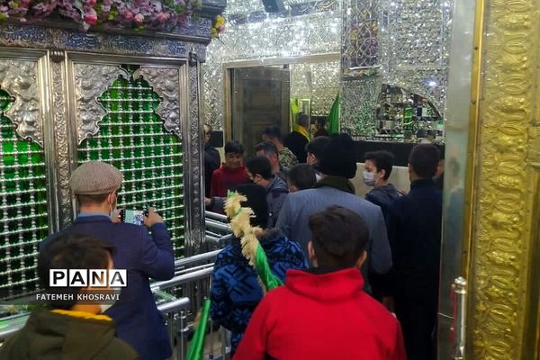 حضور دانش‌آموزان و رئیس آموزش و پرورش ناحیه یک ری در حرم حضرت عبدالعظیم(ع)