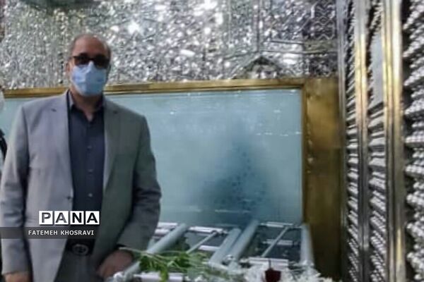 حضور دانش‌آموزان و رئیس آموزش و پرورش ناحیه یک ری در حرم حضرت عبدالعظیم(ع)