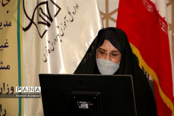 نشست مدیرکل مدارس غیر انتفاعی وزارت آموزش و پرورش در فارس