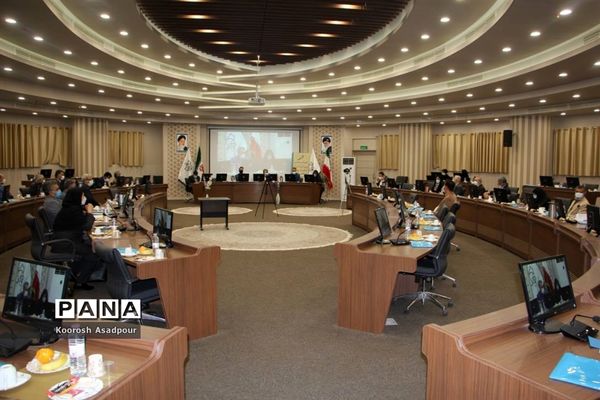 نشست مدیرکل مدارس غیر انتفاعی وزارت آموزش و پرورش در فارس