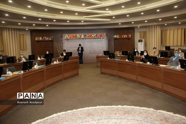 نشست مدیرکل مدارس غیر انتفاعی وزارت آموزش و پرورش در فارس