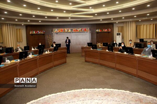 نشست مدیرکل مدارس غیر انتفاعی وزارت آموزش و پرورش در فارس
