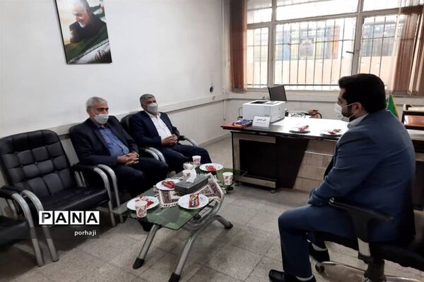 نشست هم‌اندیشی مربیان پیشتاز فولاد شهر با حضور مدیر سازمان دانش‌آموزی استان اصفهان
