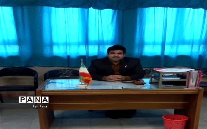 کامیار: محتوای کتب درسی نیازمند بازنگری است