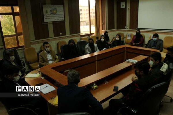 نشست خبرنگاران پانا با معاون پرورشی آموزش و پرورش شهرستان البرز