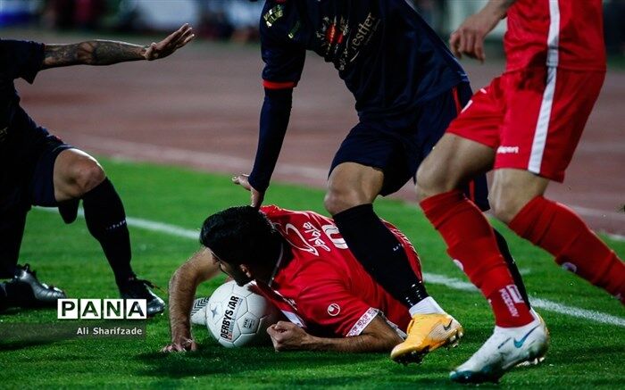 گل‌گهر با یک امتیاز از تهران رفت؛ پرسپولیس در جایگاه ششم قرار گرفت