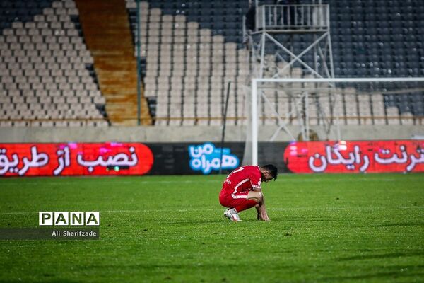 دیدار تیم‌های پرسپولیس  و گل‌گهر سیرجان