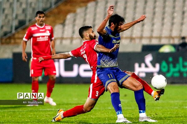 دیدار تیم‌های پرسپولیس  و گل‌گهر سیرجان